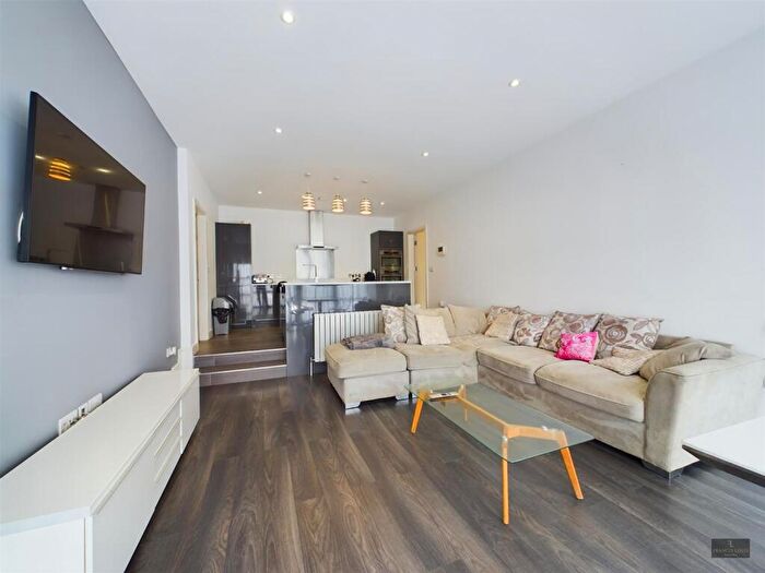 3 Bedroom Flat To Rent In Bartholomew Street East, Exeter /, EX4