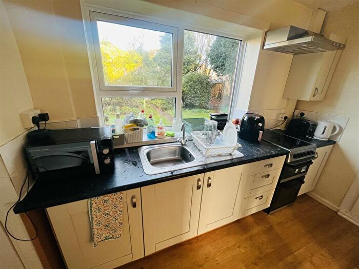4 Bedroom Semi-Detached House To Rent In B, Brockworth Crescent, PC02