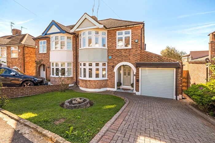 3 Bedroom Semi-Detached House For Sale In Norfolk Road, Barnet, EN5