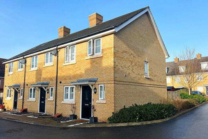 3 Bedroom End Of Terrace House To Rent In Woking, Surrey, GU21