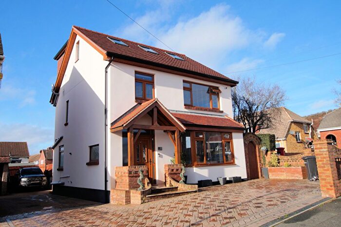 4 Bedroom Detached House For Sale In Masefield Avenue, Portchester Borders, PO6