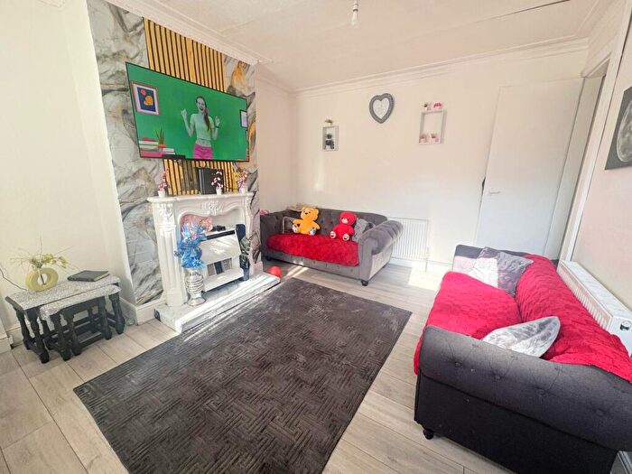 2 Bedroom Property For Sale In Conway Place, Leeds, LS8