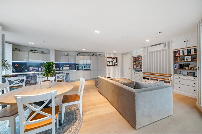 3 Bedroom Flat To Rent In Belsize Road, London, NW6