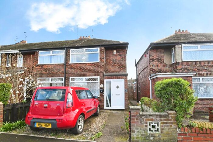 2 Bedroom End Of Terrace House For Sale In Welwyn Park Avenue, Hull, HU6