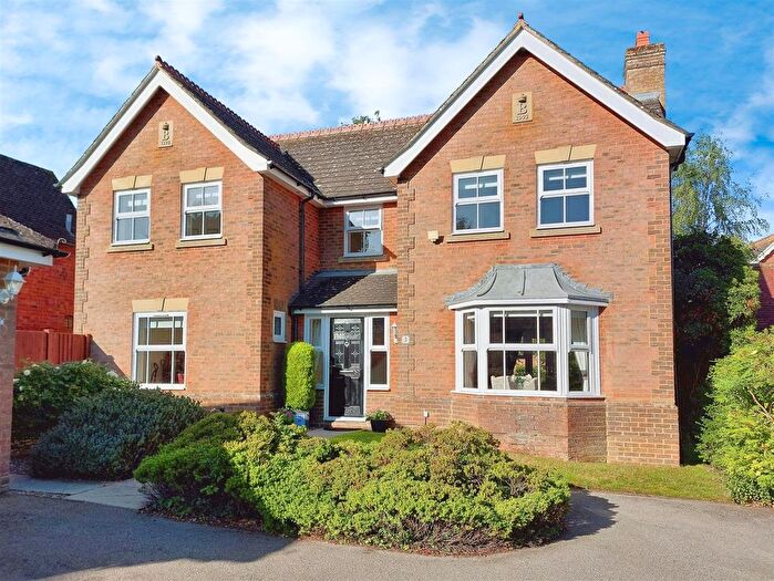 4 Bedroom Detached House For Sale In Timber Lane, Woburn, MK17