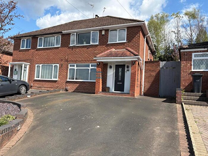 3 Bedroom Semi Detached House For Sale In St. Johns Road, Halesowen, B63