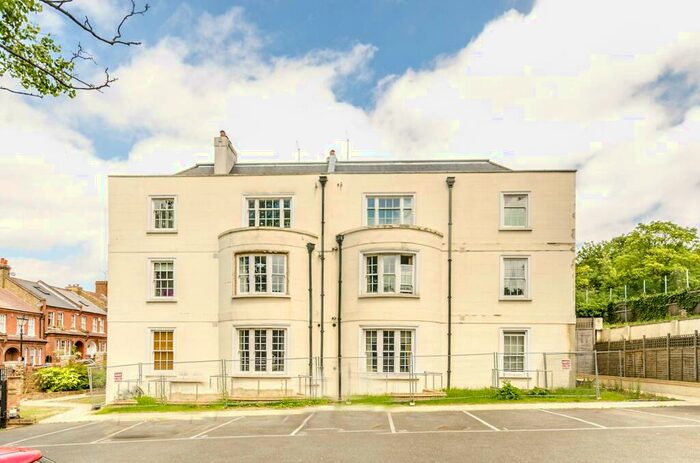 2 Bedroom Flat To Rent In Honor Oak Rise, Honor Oak Park, London, SE23