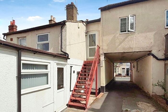 1 Bedroom Flat For Sale In Grosvenor Road, Aldershot, Hampshire, GU11