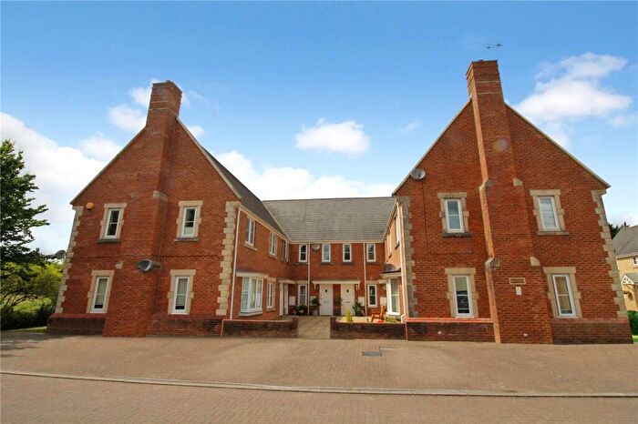 2 Bedroom Maisonette For Sale In Minnow Close, Swindon, Wiltshire, SN25