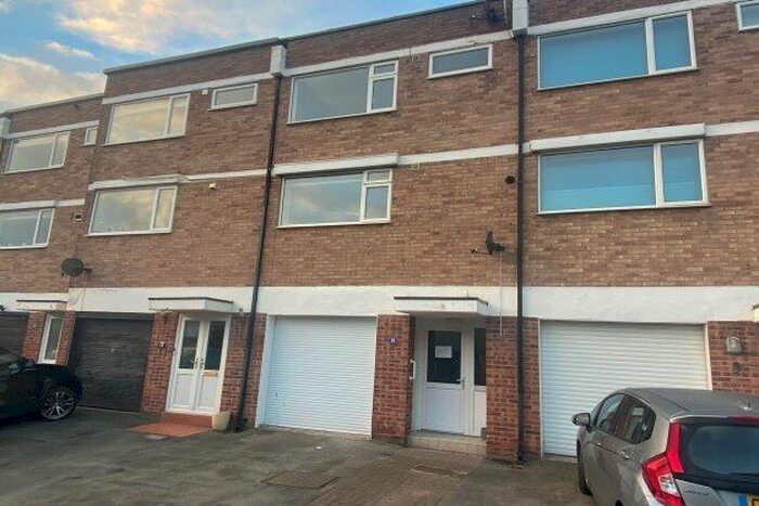 3 Bedroom Town House To Rent In South Parade Hilbre Court, Wirral, CH48