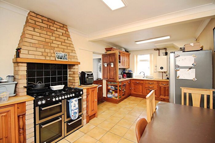 3 Bedroom Semi-detached House For Sale In Glenhills Boulevard, Leicester, LE2