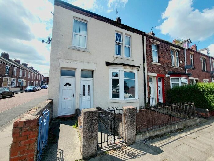 2 Bedroom Flat To Rent In Joicey Street, Pelaw, Gateshead, NE10