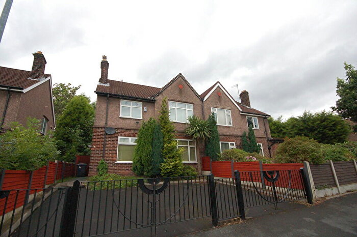 3 Bedroom Semi-Detached House To Rent In Brook Avenue Swinton Manchester Greater Manchester, M27