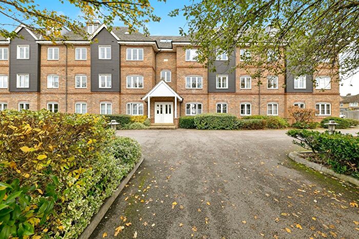 2 Bedroom Flat For Sale In Cadwell Lane, Hitchin, SG4