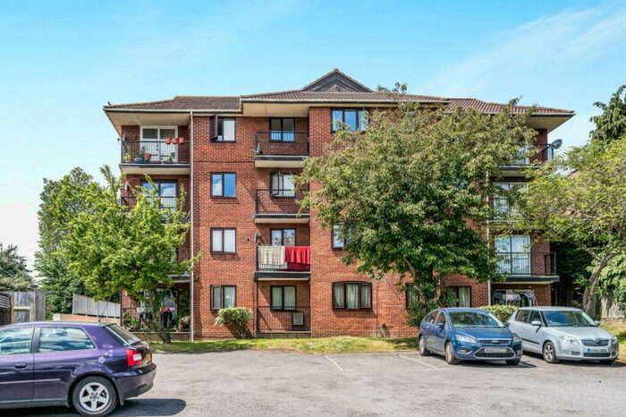 1 Bedroom Apartment To Rent In West Hill Court, Hill Lane, Southampton, SO15