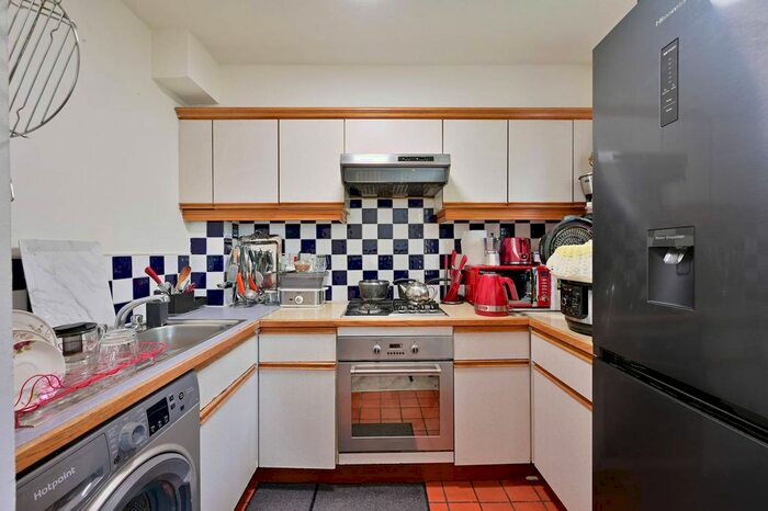 1 Bedroom Flat To Rent In Frogmore, Wandsworth Town, London, SW18