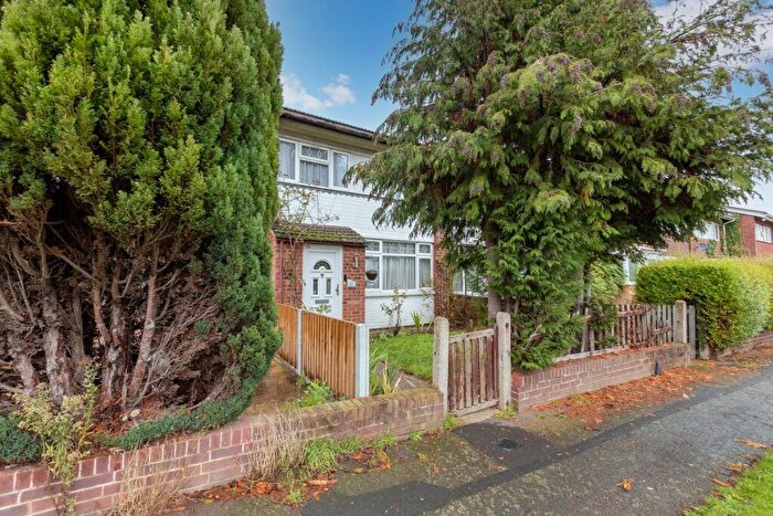 3 Bedroom Terraced House For Sale In Humber Way, Langley, SL3