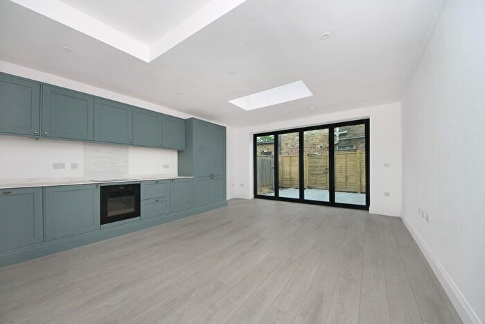 2 Bedroom Flat For Sale In Northfield Avenue, W13