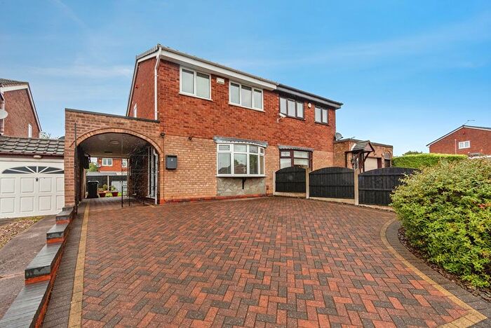 3 Bedroom Semi-Detached House For Sale In Langmead Close, Walsall, West Midlands, WS2