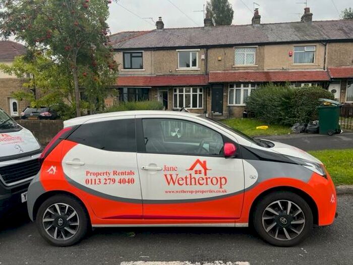 2 Bedroom Town House To Rent In Canterbury Avenue, Bradford, West Yorkshire, BD5