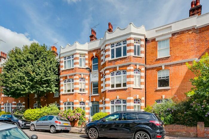 2 Bedroom Flat To Rent In Castelnau Gardens, Barnes, London, SW13