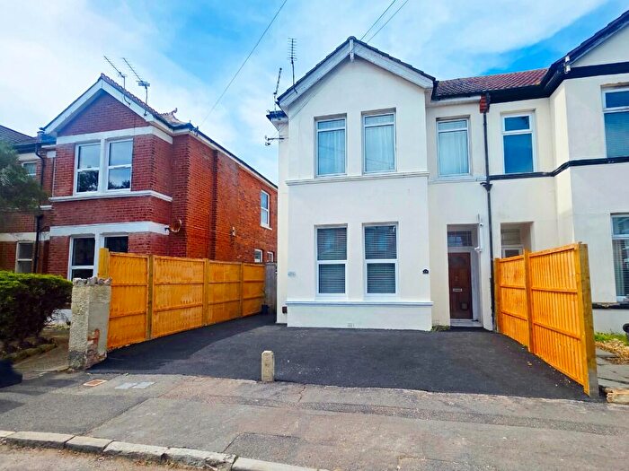 2 Bedroom Flat For Sale In Gf Garden Flat, Fortescue Road, Bournemouth, Dorset, BH3