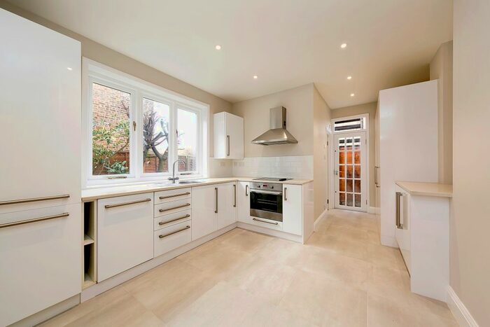 2 Bedroom Flat To Rent In Fletcher Road, London, W4