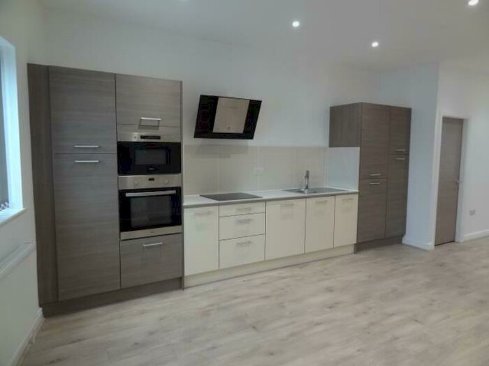 3 Bedroom Flat To Rent In Main Street, Shadwell, Leeds, West Yorkshire, Uk, LS17