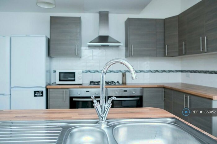 6 Bedroom Terraced House To Rent In Hudson Road, Southsea, PO5