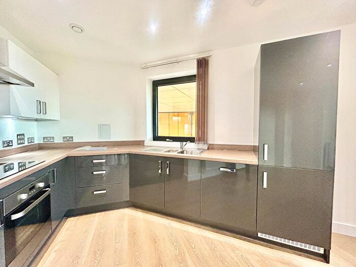 1 Bedroom Flat To Rent In Lingfield Apartments, Parade Gardens, Chingford, E4