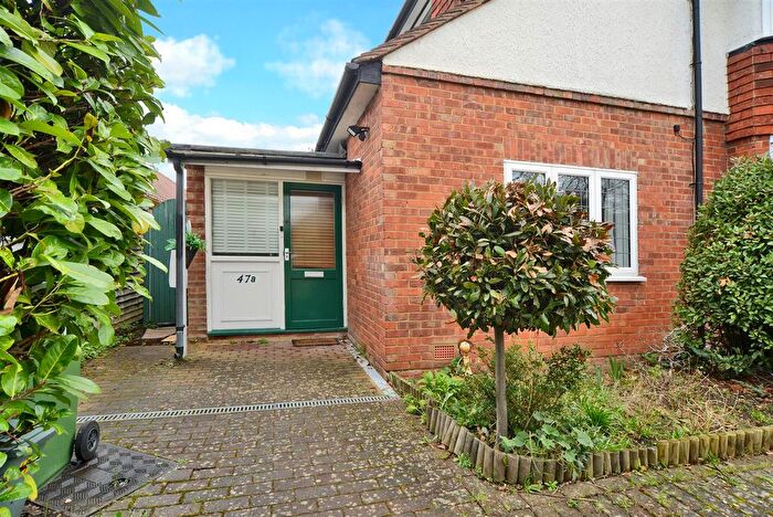 1 Bedroom Flat To Rent In Manor Road North, Hinchley Wood, Esher, KT10