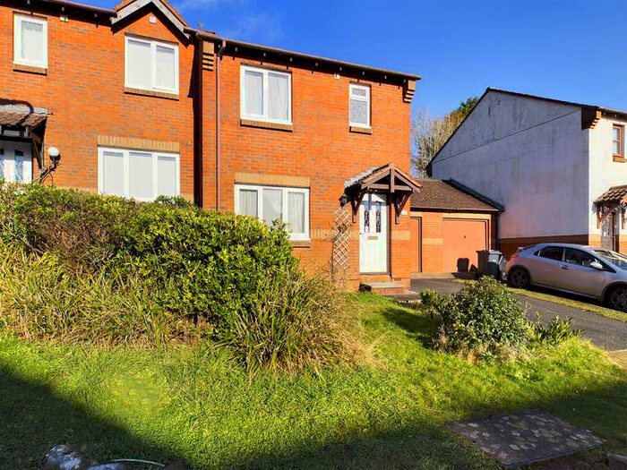 3 Bedroom End Of Terrace House To Rent In Abelia Close, TQ3