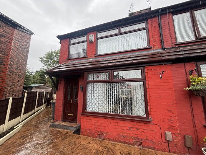 3 Bedroom End Of Terrace House For Sale In Ross Avenue, Oldham, OL9
