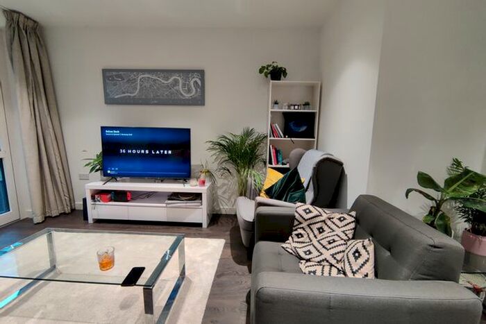 3 Bedroom Flat To Rent In Devan Grove, London, N4