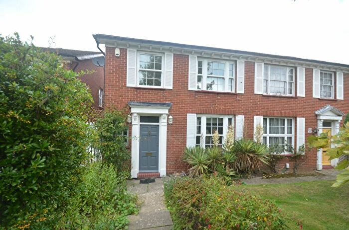 3 Bedroom End Of Terrace House To Rent In Springpark Drive, Beckenham, BR3
