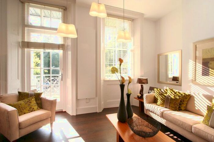 2 Bedroom Flat To Rent In Hampton Court Road, East Molesey, Surrey, KT8