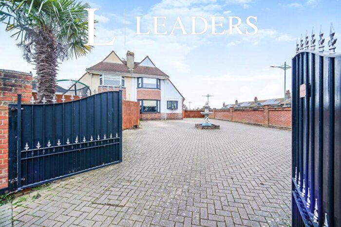 4 Bedroom Semi-Detached House To Rent In Hangleton Road, Hove, BN3