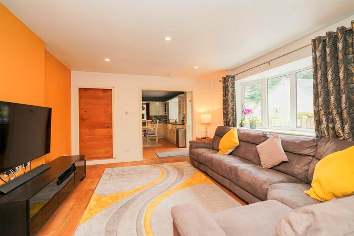 2 Bedroom Detached Bungalow To Rent In Abbeydale Road, Sheffield, S7