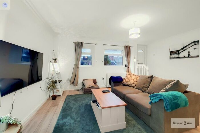 1 Bedroom Flat To Rent In Cromwell Court, Kingston Hill, Kingston-Upon-Thames, KT2