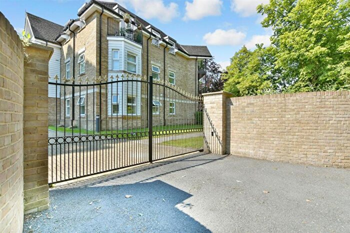 2 Bedroom Apartment For Sale In Westhall Road, Warlingham, Surrey, CR6