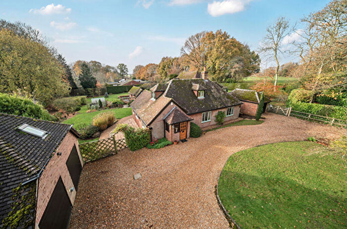 5 Bedroom Detached House For Sale In Old Odiham Road, Alton, Hampshire, GU34