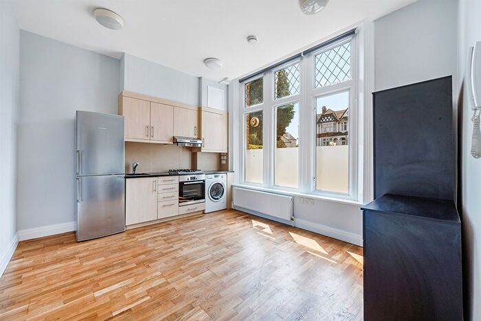 Studio To Rent In Uxbridge Road, London, W3