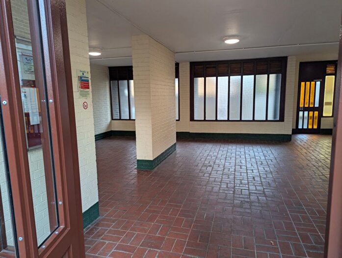 3 Bedroom Maisonette To Rent In Rolls Road, London, SE1