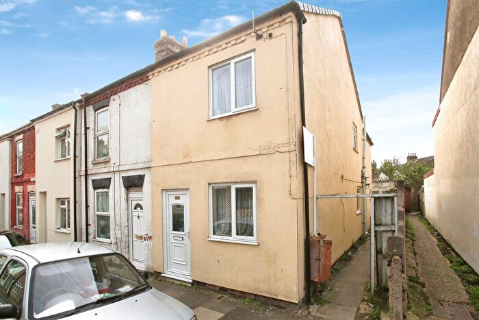 3 Bedroom Semi-Detached House For Sale In Russell Street, Peterborough, PE1