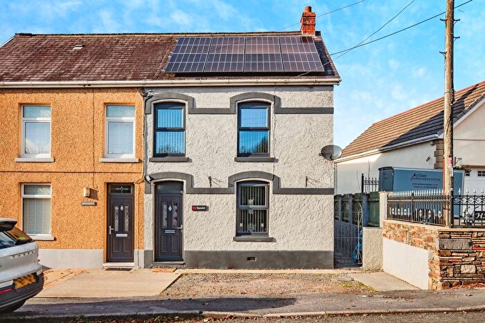 2 Bedroom Semi-Detached House For Sale In Thornhill Road, Cwmgwili, Llanelli, SA14