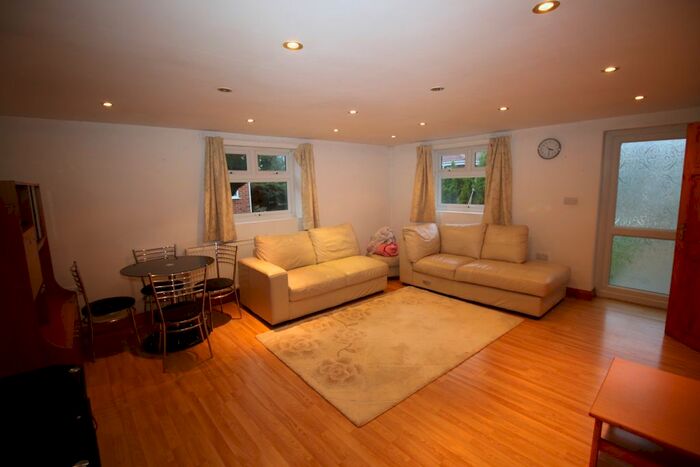 1 Bedroom Flat To Rent In Curtis Road, Whitton, Hounslow, TW4
