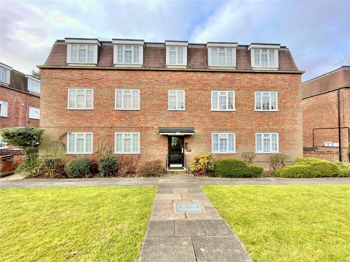 2 Bedroom Flat To Rent In Craigmount, Radlett, Hertfordshire, WD7