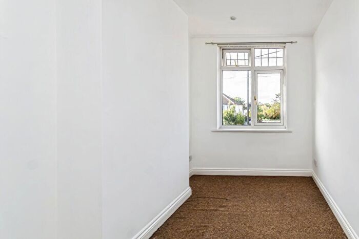 2 Bedroom Flat For Sale In Galpins Road, Thornton Heath, CR7