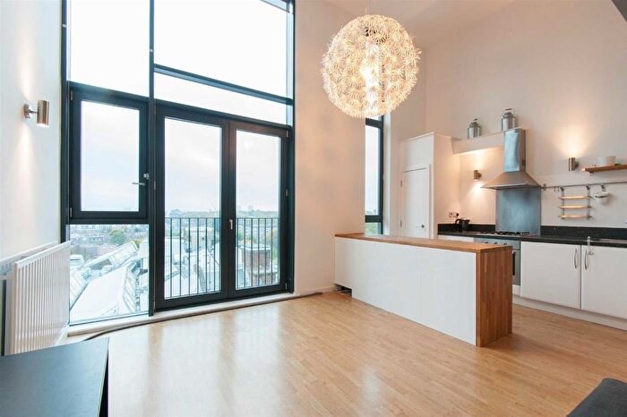 2 Bedroom Flat To Rent In Cowley Road, London, W3