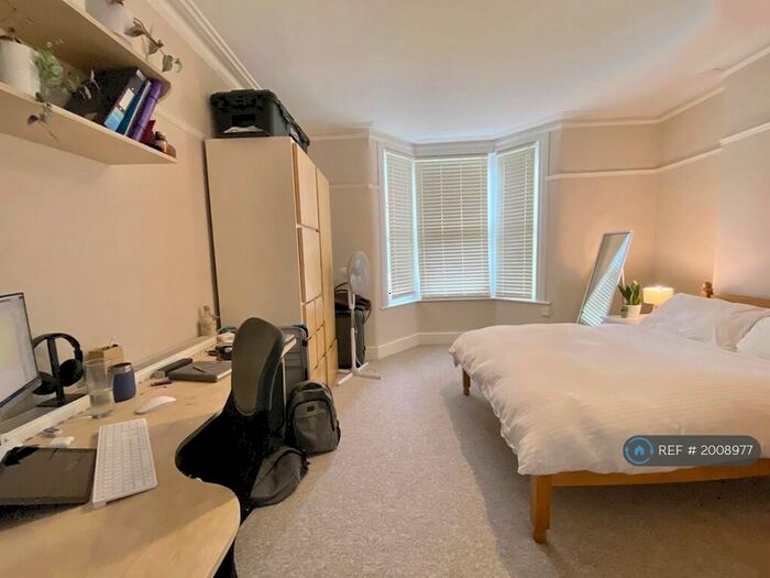 5 Bedroom End Of Terrace House To Rent In Student House - Springfield Avenue, Bristol, BS7